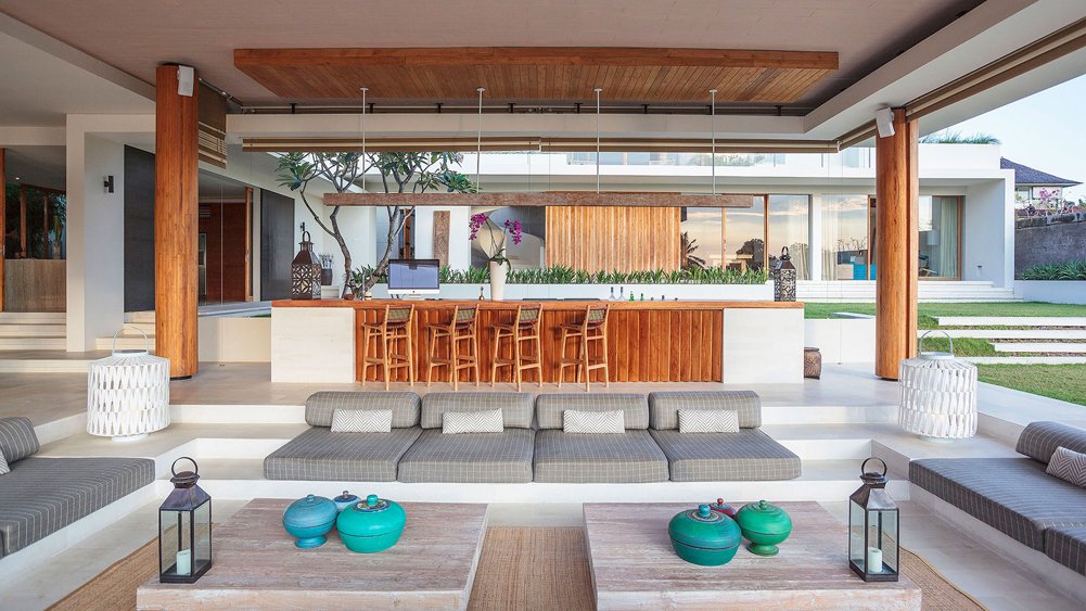 The Iman Villa - Relaxing open dining and living area